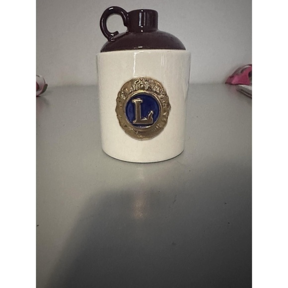 Decorative Ceramic Jug Or Crock Emblem of Lions Clubs Internationals of America - Picture 1 of 4